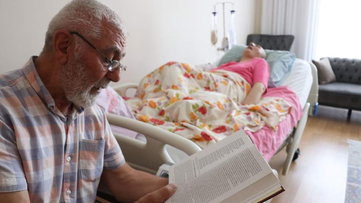Kayseri’de 70 Yaşındaki Ali İhsan Kılıçer, 10 Yıldır Felçli Eşine Gözü Gibi Bakıyor (1)