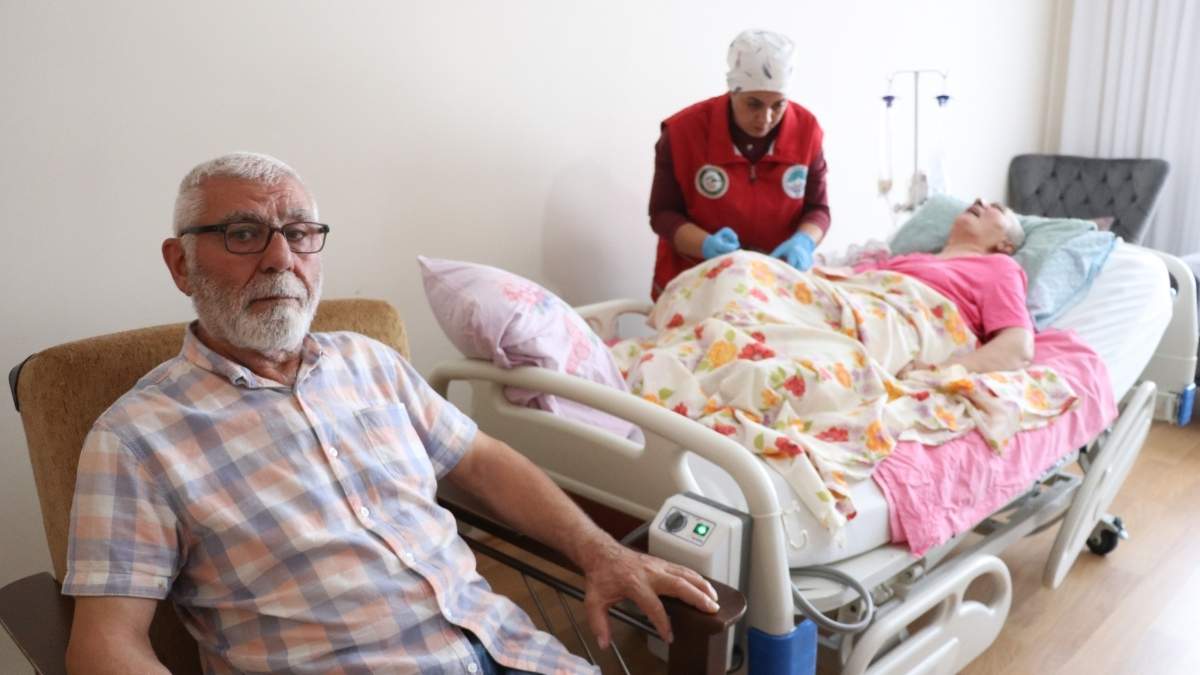 Kayseri’de 70 Yaşındaki Ali İhsan Kılıçer, 10 Yıldır Felçli Eşine Gözü Gibi Bakıyor (3)