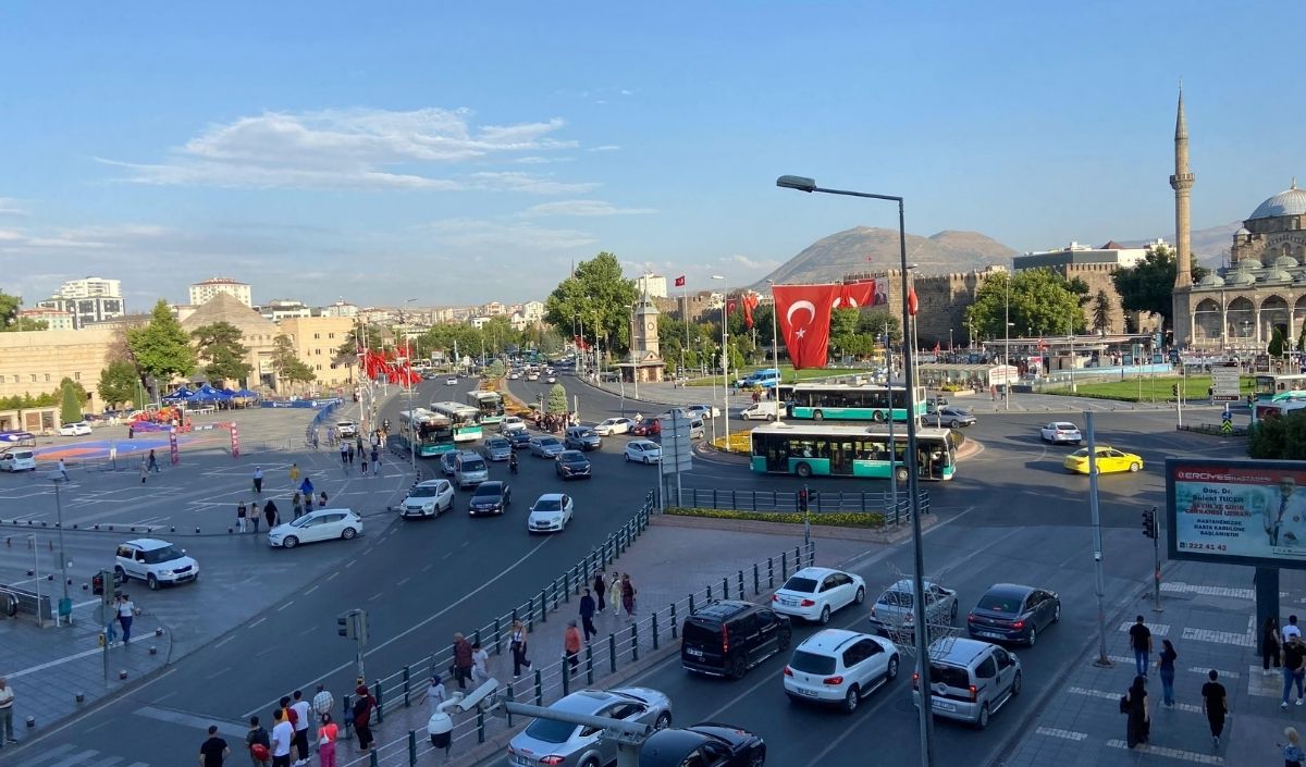 Kayseri'de Sıcaklık Dalgalanması! Hafta Ortası Mont, Hafta Sonu Tişört! (2)