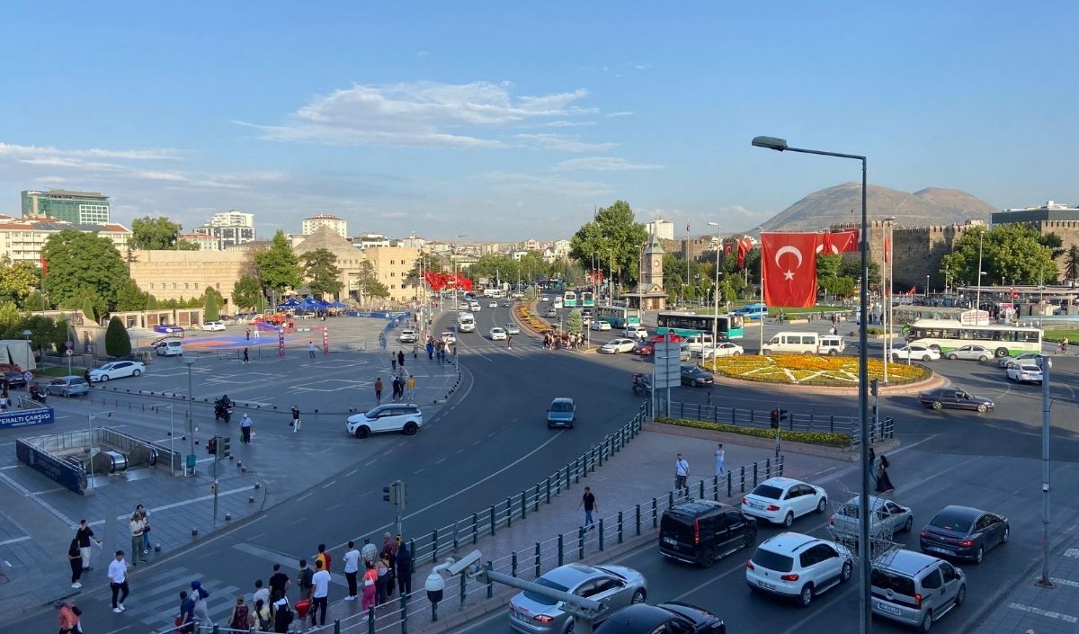 Kayseri'de Sıcaklık Dalgalanması! Hafta Ortası Mont, Hafta Sonu Tişört! (3)