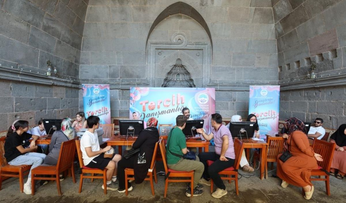 Kayseri’de Ücretsiz Yks Tercih Desteğine Büyük Ilgi (1)