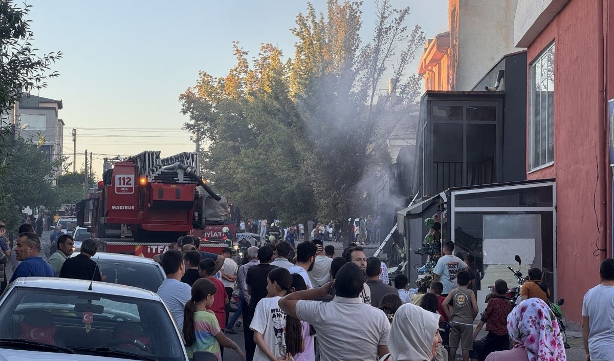 Kayseri’de Zincir Market Deposunda Yangın Çıktı (3)