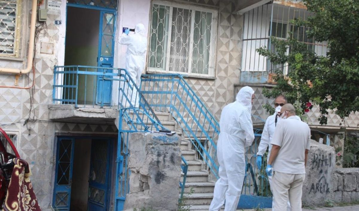 Komşuların Koku Şikayeti Sonrası Evde Cansız Beden Bulundu (1)