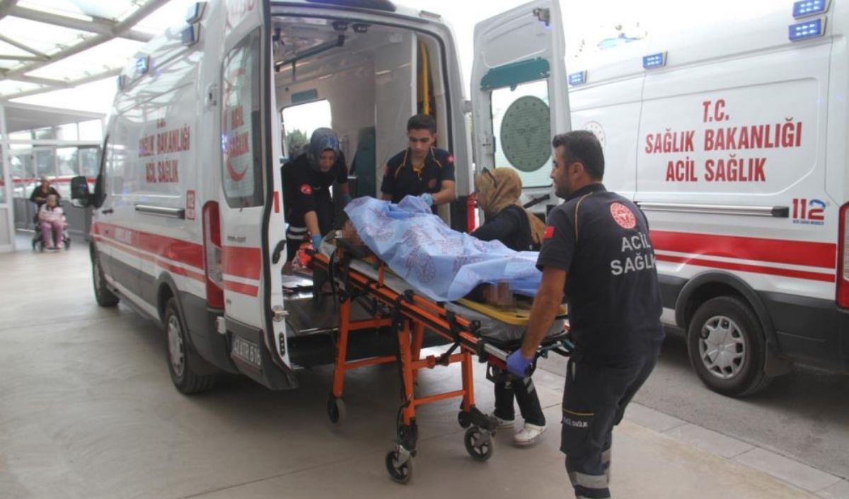 Kontrolden Çıkan Araç Kanala Düştü! 3 Yaralı (3)