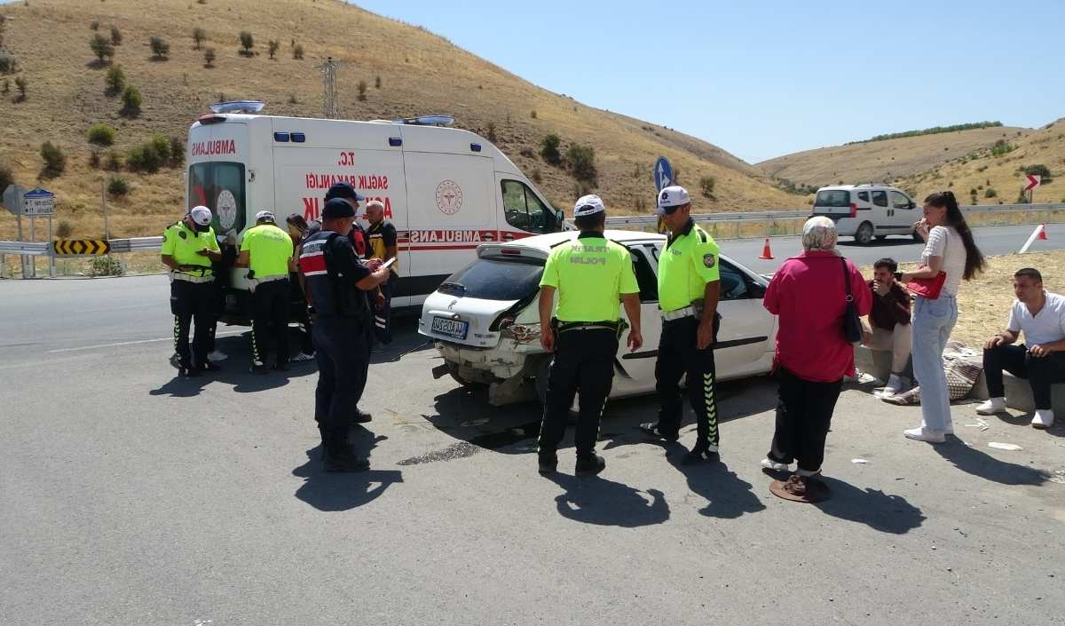 Malatya Kavşakda Çarpışma (2)