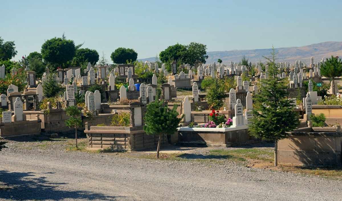 Mezarlık (4)
