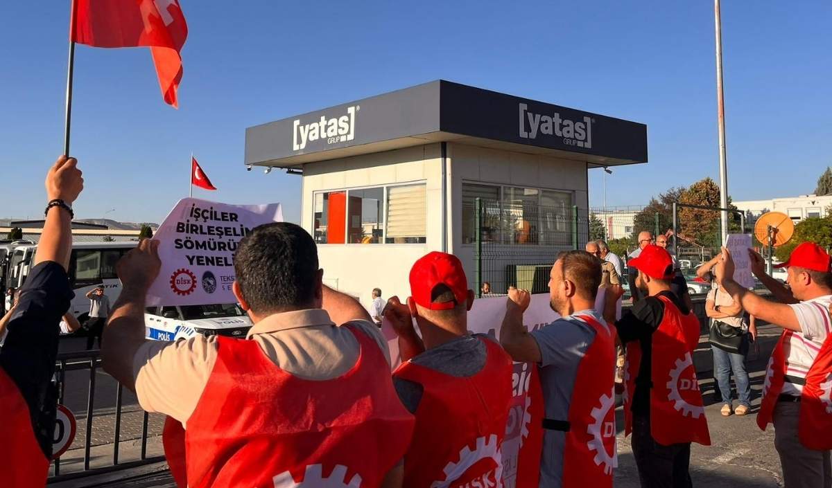 Yataş İşçileri Fabrika Önünde Protesto Düzenledi