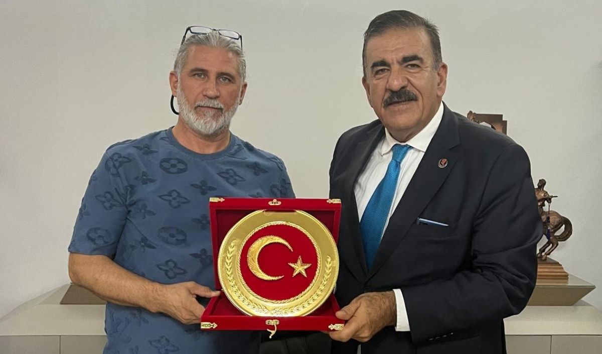Büyük Birlik Partisi heyeti Kayseri’de gençlerin güvenli spor alanları için çağrıda bulundu; mahalle aralarındaki tehlikeye çözüm önerildi.