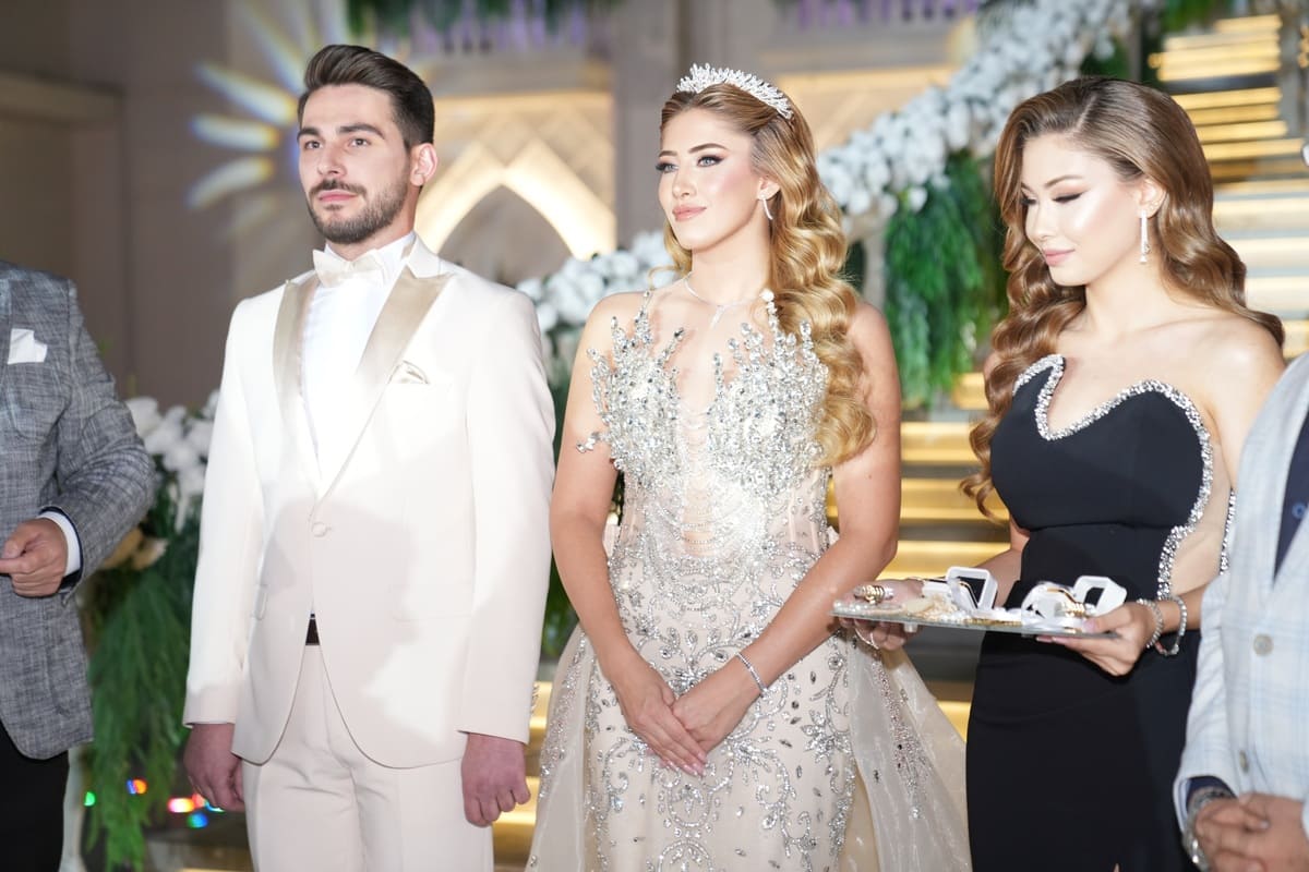 Siyaset ve İş Dünyası Aynı Masada

Kayseri, dün akşam görkemli bir davete ev sahipliği yaptı. Gazeteci Azim Deniz’in kızı Nergis Deniz ile iş insanı Yusuf Ogan’ın oğlu Hüseyin Ogan, Flamingo Deluxe’te düzenlenen zarif bir törenle nişanlandı.  Saat 19.00’da başlayan organizasyon, hem şık konsepti hem de davetli listesiyle göz kamaştırdı.

