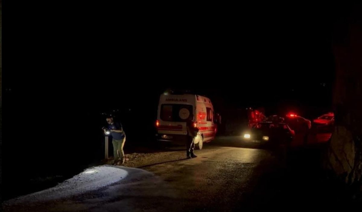 Otomobil 70 Metrelik Uçuruma Yuvarlandı, 1’I Bebek 5 Ölü (2)