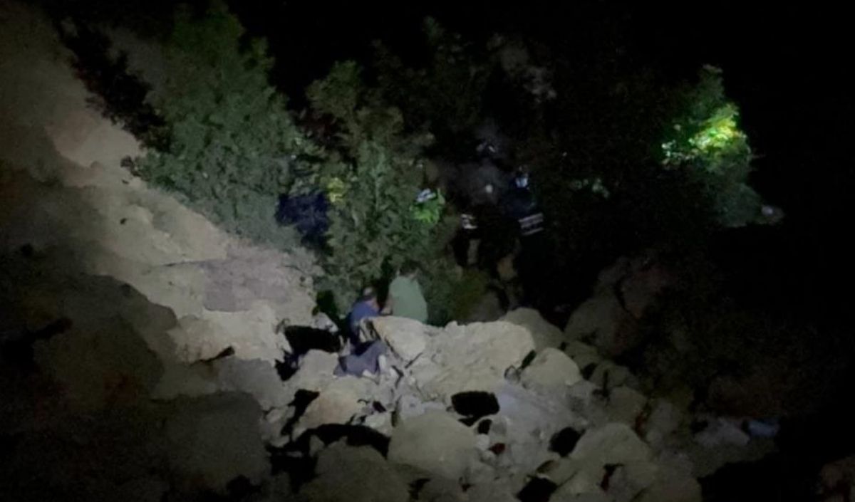 Otomobil 70 Metrelik Uçuruma Yuvarlandı, 1’I Bebek 5 Ölü (3)