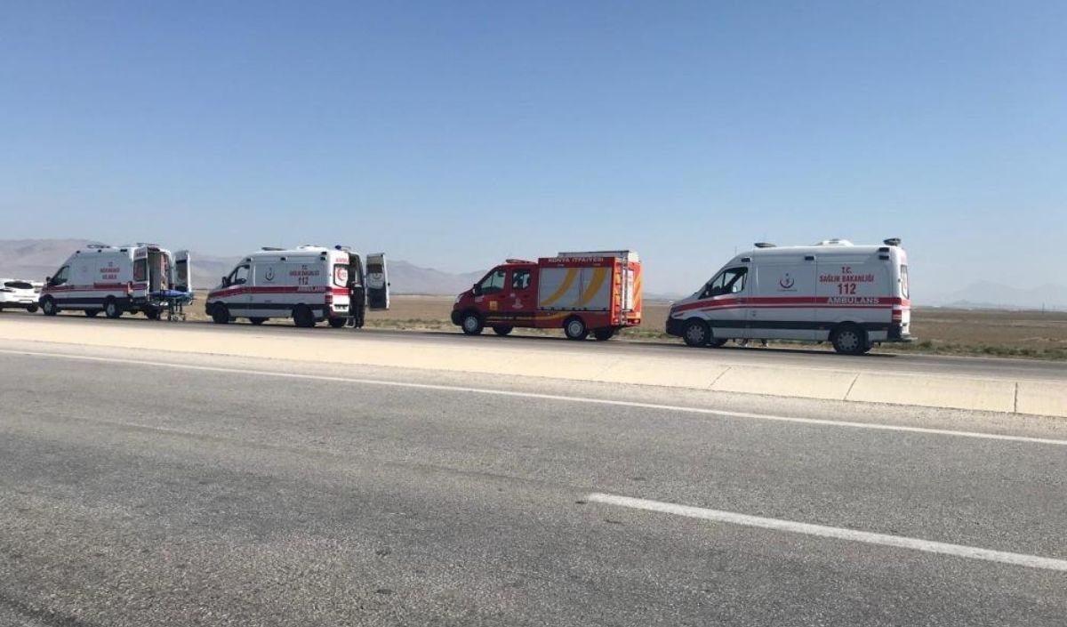 Otomobil Takla Attı! 5 Kişi Yaralandı (3)