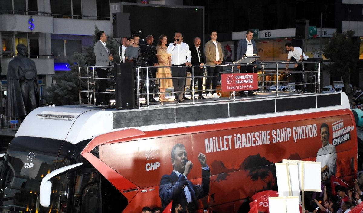 Özel O Mitingden Seslendi! 'Seçim Sandığı Gelecek, Türkiye Kazanacak' (2)