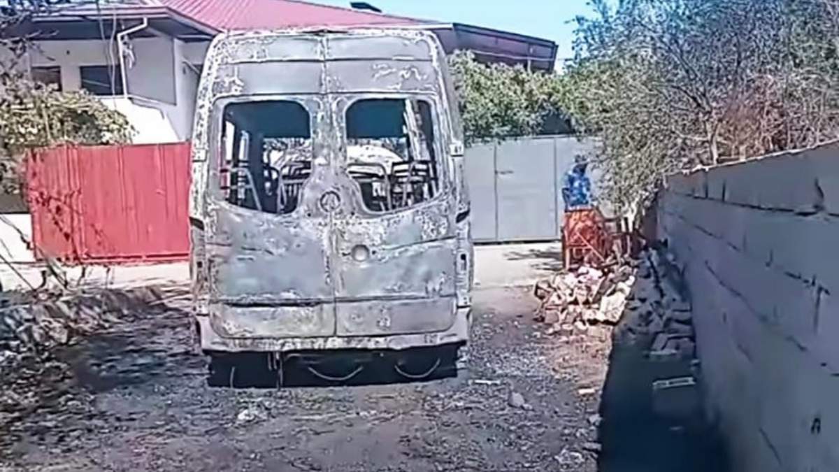 Park Halindeki Midibüs Alevlere Teslim Oldu! (1)