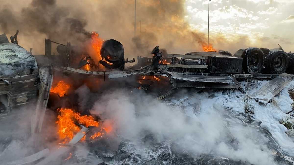 Şarampole Devrilen Tır Alev Topuna Döndü (3)