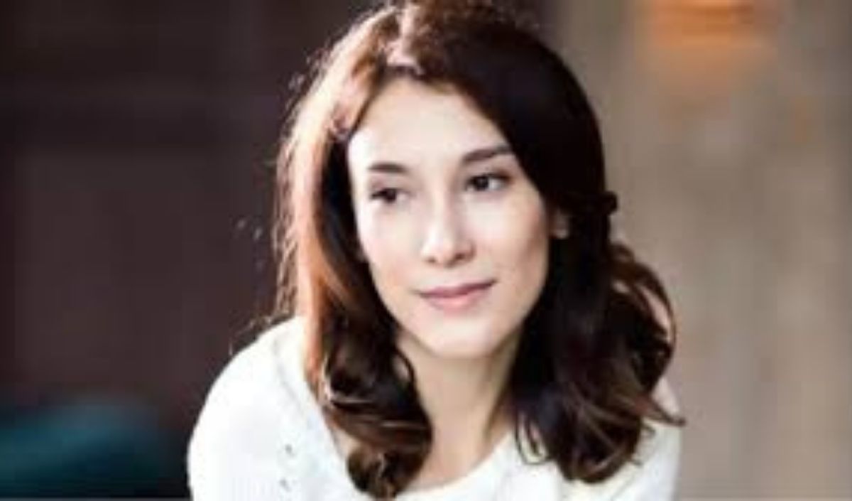 Sibel Kekili (2)