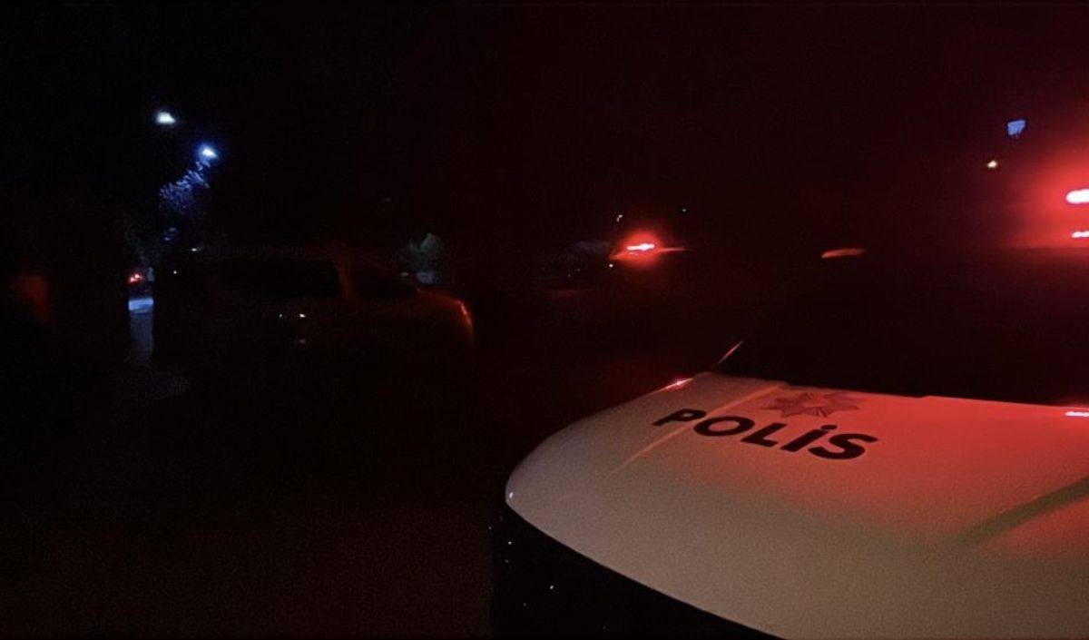 Sokak Ortasında Bıçaklı Kavga! 3 Kişi Yaralandı (1)