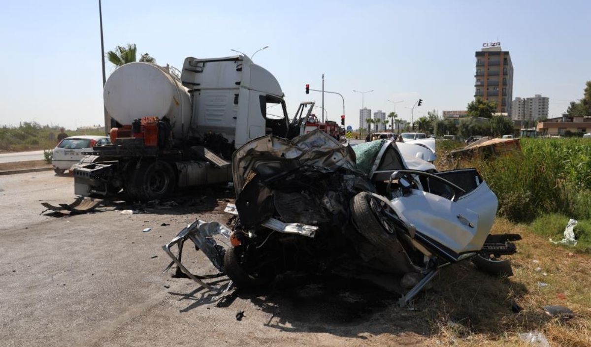 Tanker Karşı Şeride Geçti! Otomobile Çarptı (1)