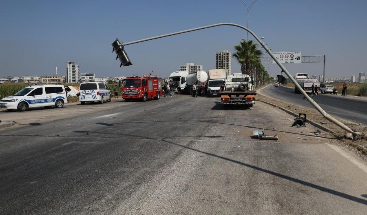 Tanker Karşı Şeride Geçti! Otomobile Çarptı (2)