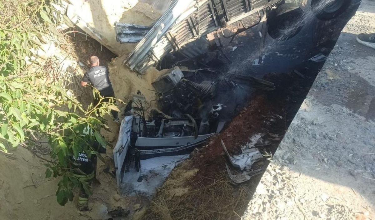 Tır Ile Otomobil Çarpıştı, Ortalık Savaş Alanına Döndü! 3 Ölü (2)