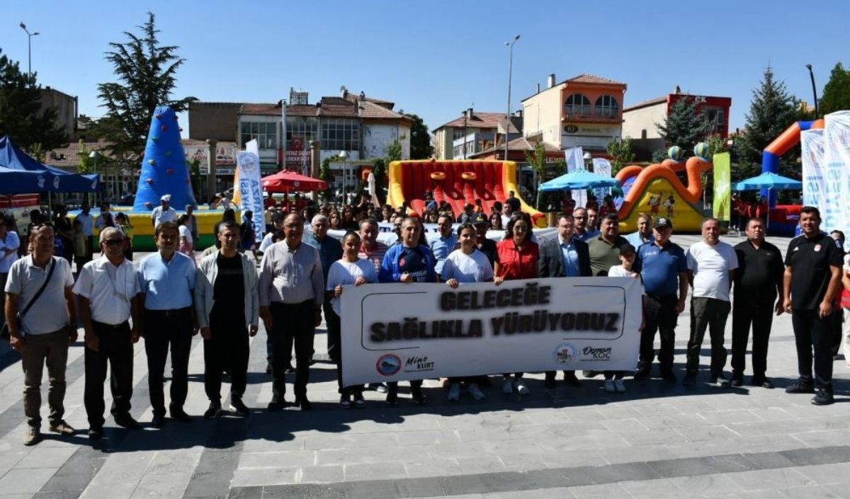 Tomarza’da ‘Bağımlılıkla Mücadele Yürüyüşü’ne Yoğun Ilgi (1)