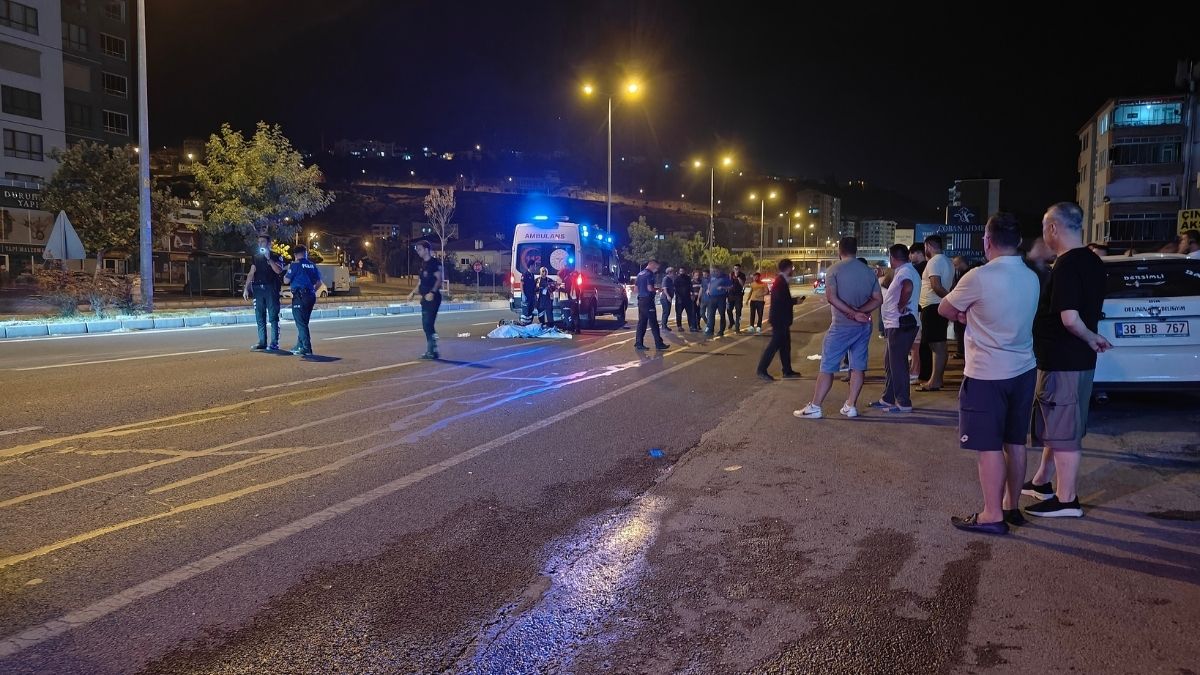 Üstünden Araç Geçen Kadın (1)