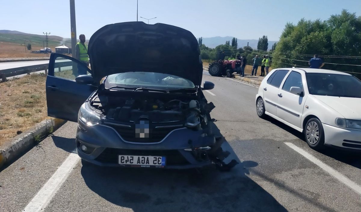 Yol Üzerinde Feci Çarpışma Otomobil Ile Traktör Kazasında 3 Yaralı (3)
