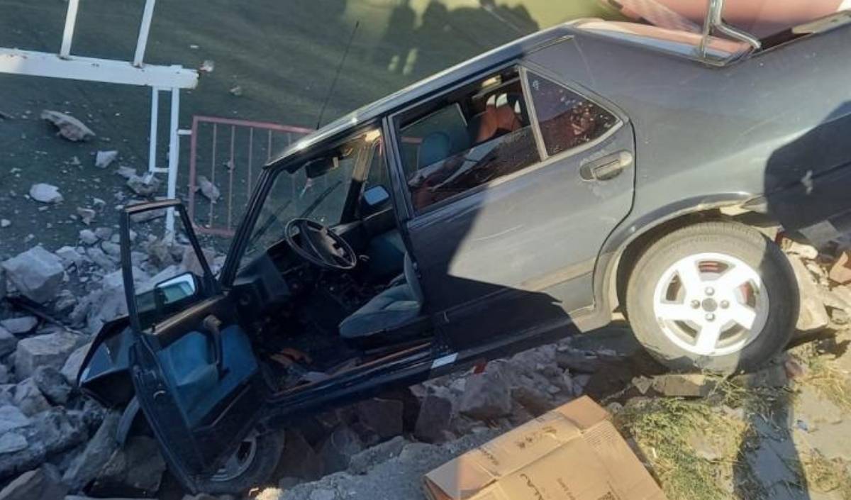Yozgat’ın Sorgun Ilçesinde Sürücüsünün Kontrolünden Çıkan Otomobil, Hızla Çarptığı (2)