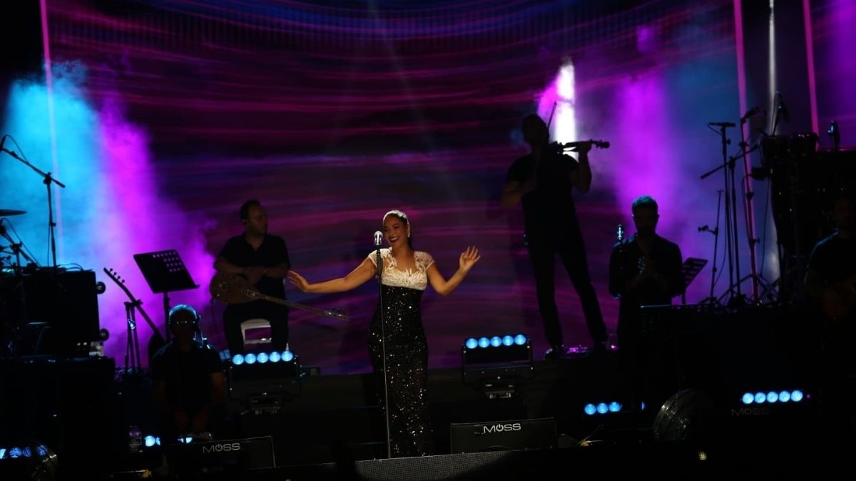 Zara Konser (3)
