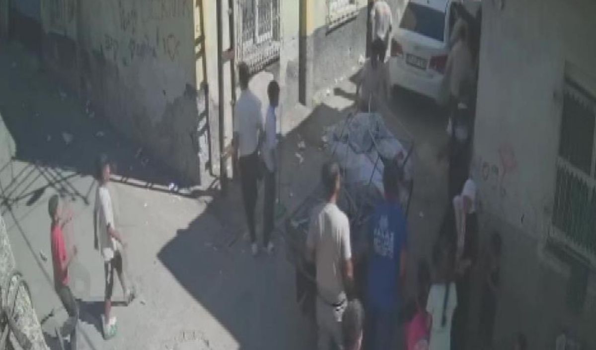 Adanada 2 Yaşındaki Çocuğa Araba Çarptı (2)