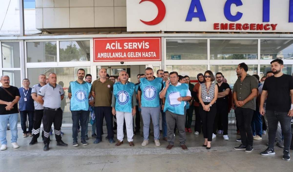 Adana’nın Kozan Ilçesinde Çıkan Silahlı Kavga, Hastanede Sağlık Çalışanlarına Yönelik Şiddetle Devam Etti. Detaylar Haberimizde… (1)