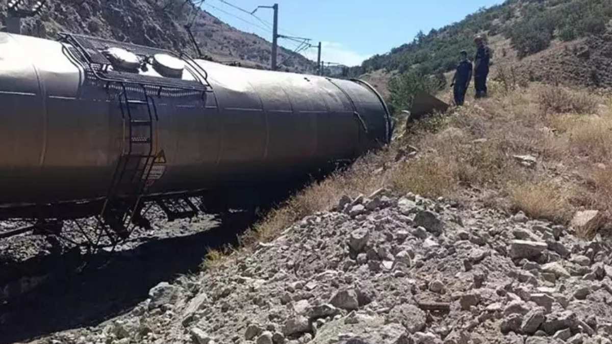 iki yük treni çarpıştı