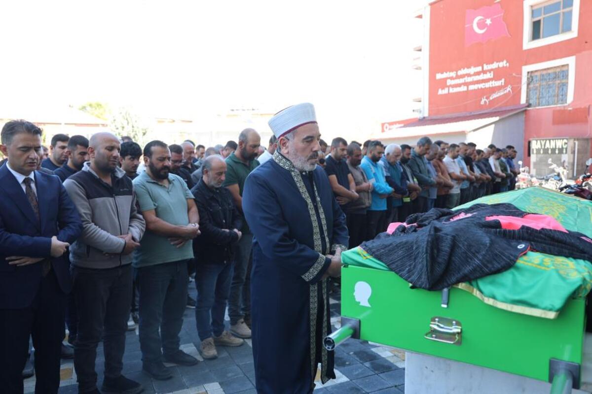boğazına kek kaçtı