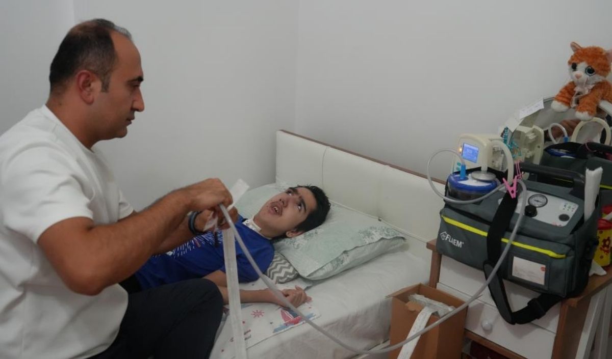 Bademcik Ameliyatı Sonrası Engelli Kalan Hüseyin’ (1)