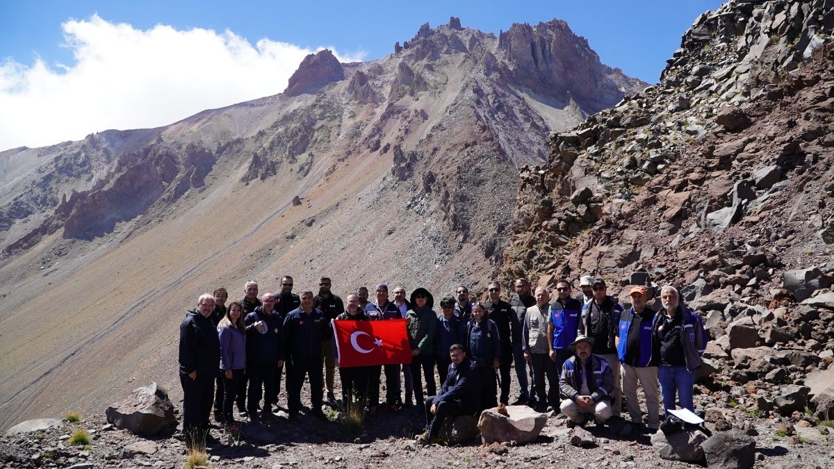 Başkan Büyükkılıç Afad Yetkilileri Ile Bir Araya Geldi (3)