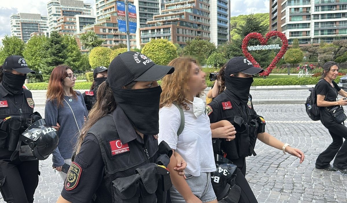 Chp'de Barikat Gerginliği! Polis Müdahale Etti (3)