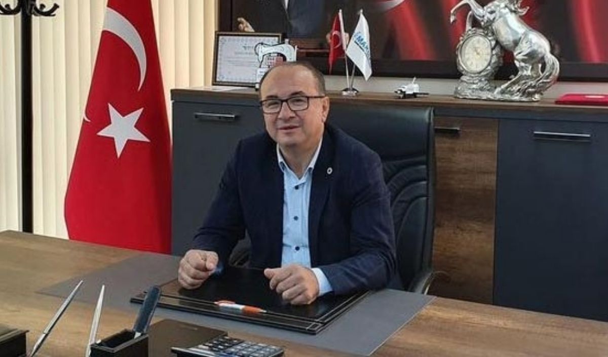 Chp’li Başkan Yangının Ortasında Kaldı Çalı Çırpıyla Söndürmeye Çalıştı (2)