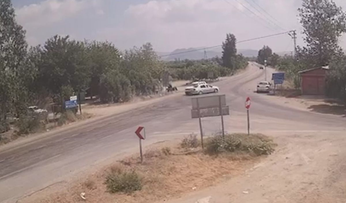 Cip Ile Otomobil Çarpıştı Biri Bebek 4 Yaralı (1)