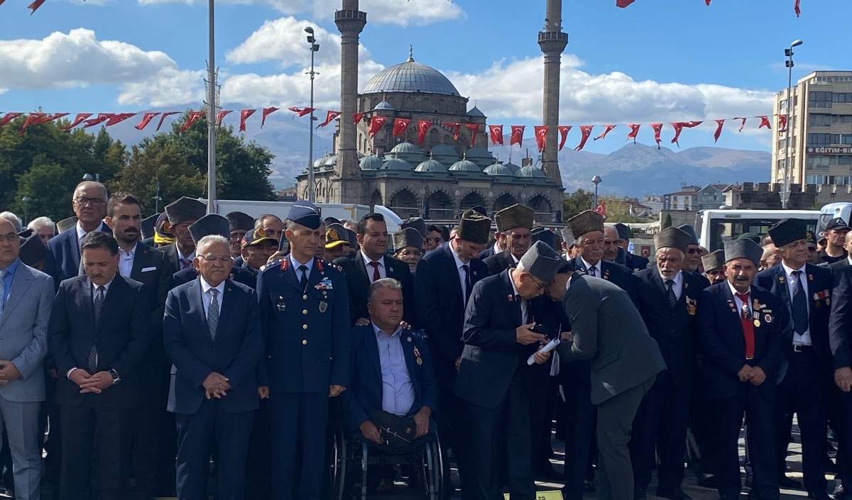 Cumhuriyet Meydanı’nda 19 Eylül Gaziler Günü Programı Düzenlendi. (2)