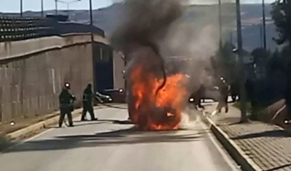 Hareket Halindeki Araç Alev Aldı, Sürücü Yaralandı (3)