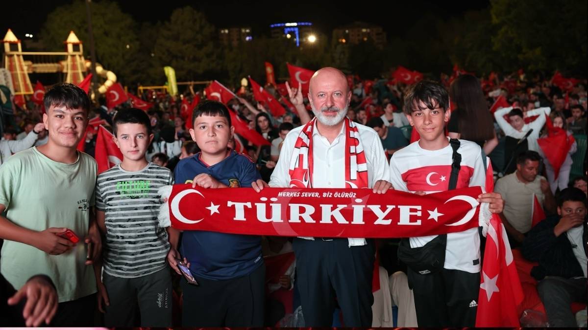 kayseri dev ekrandan izledi