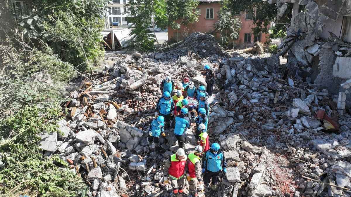 çolakbayrakdar deprem tatbikatı hakkında bilgi verdi
