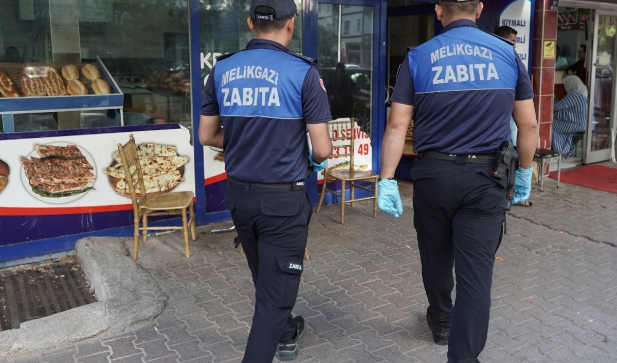 I Meli̇kgazi̇ Beledi̇yesi̇ Zabita Eki̇pleri̇ Market Ve Firinlarda Deneti̇m Yapti I (1)