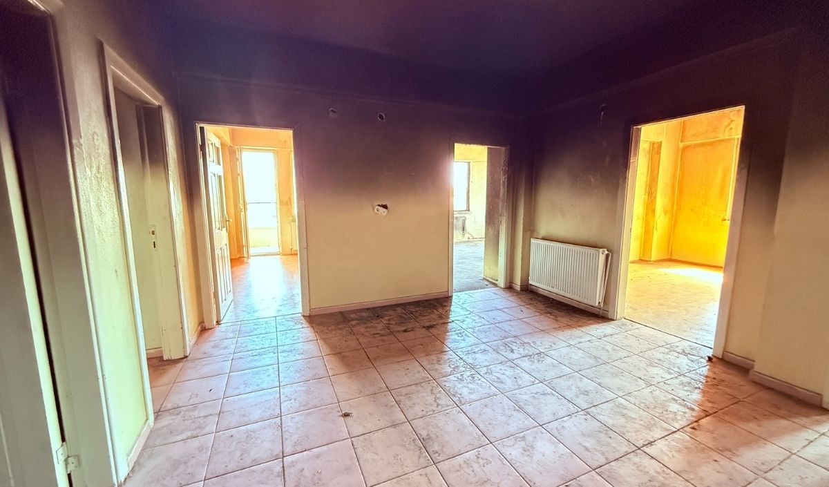 Incesu Evi Yanana Yardım Edildi
