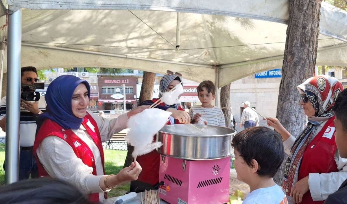 Kayseri Kızılay Kadın Kolları, Hunat Mahallesi’nde Düzenlediği Renkli Etkinlikte (2)