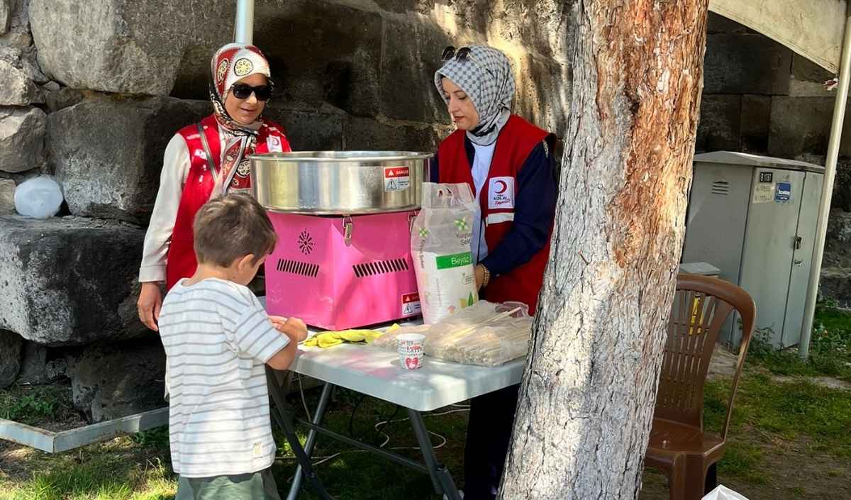 Kayseri Kızılay Kadın Kolları, Hunat Mahallesi’nde Düzenlediği Renkli Etkinlikte (3)