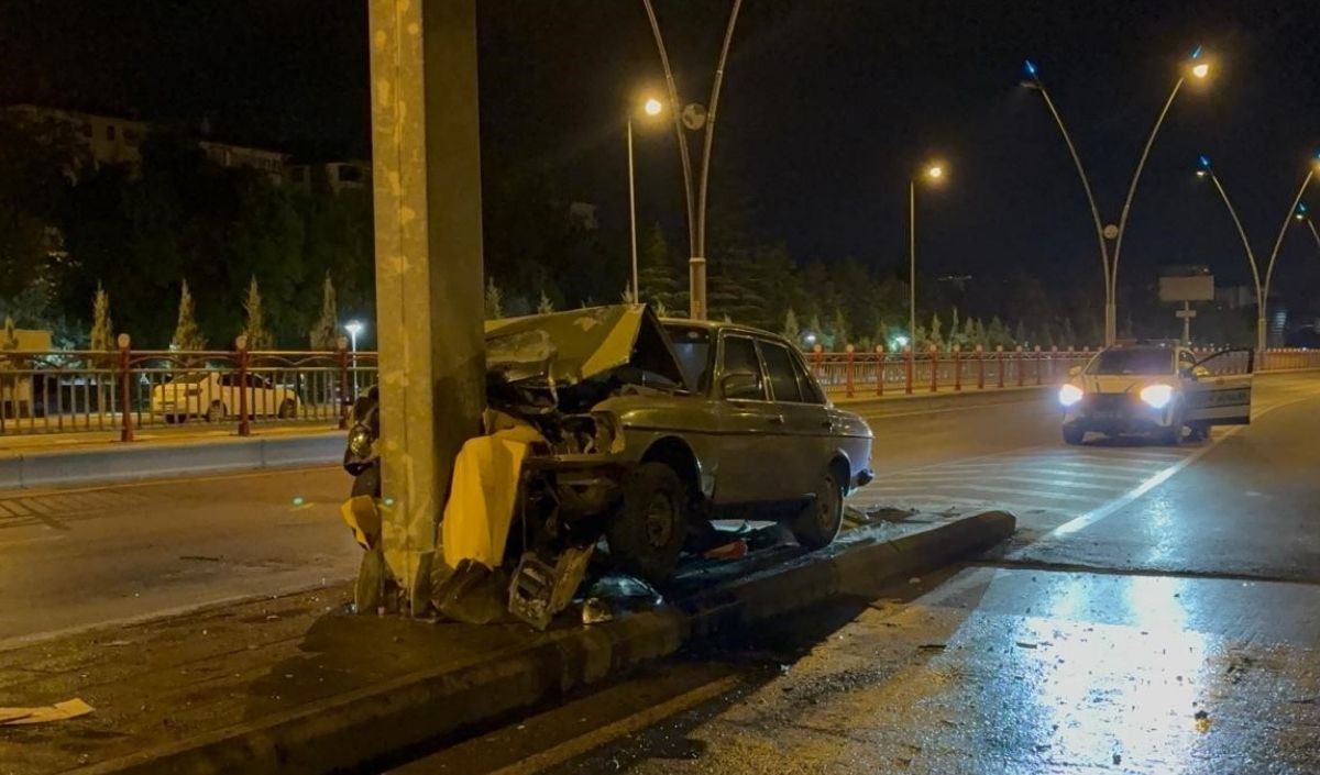 Kayseri Klasik Otomobil Direge Saplandi (1)