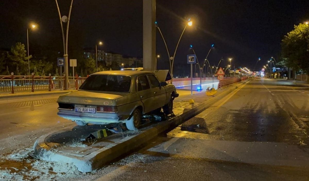 Kayseri Klasik Otomobil Direge Saplandi (2)