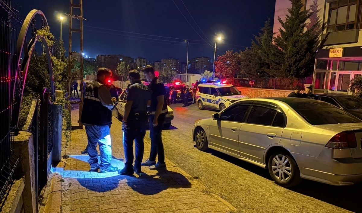 Kayseri'de Bıçaklı Saldırı Tartıştıkları Şahsın Babasını Bıçakladılar (2)