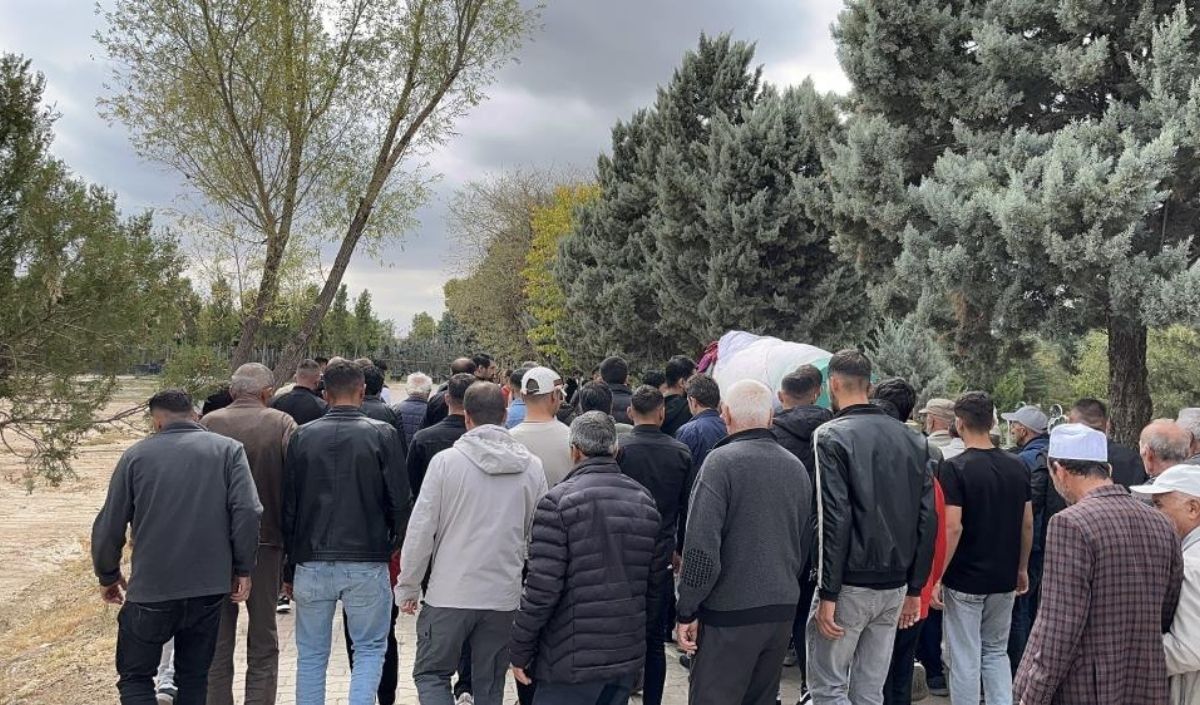 Kazada Hayatını Kaybeden Genç Kız, Gelinliğiyle Uğurlandı (1)